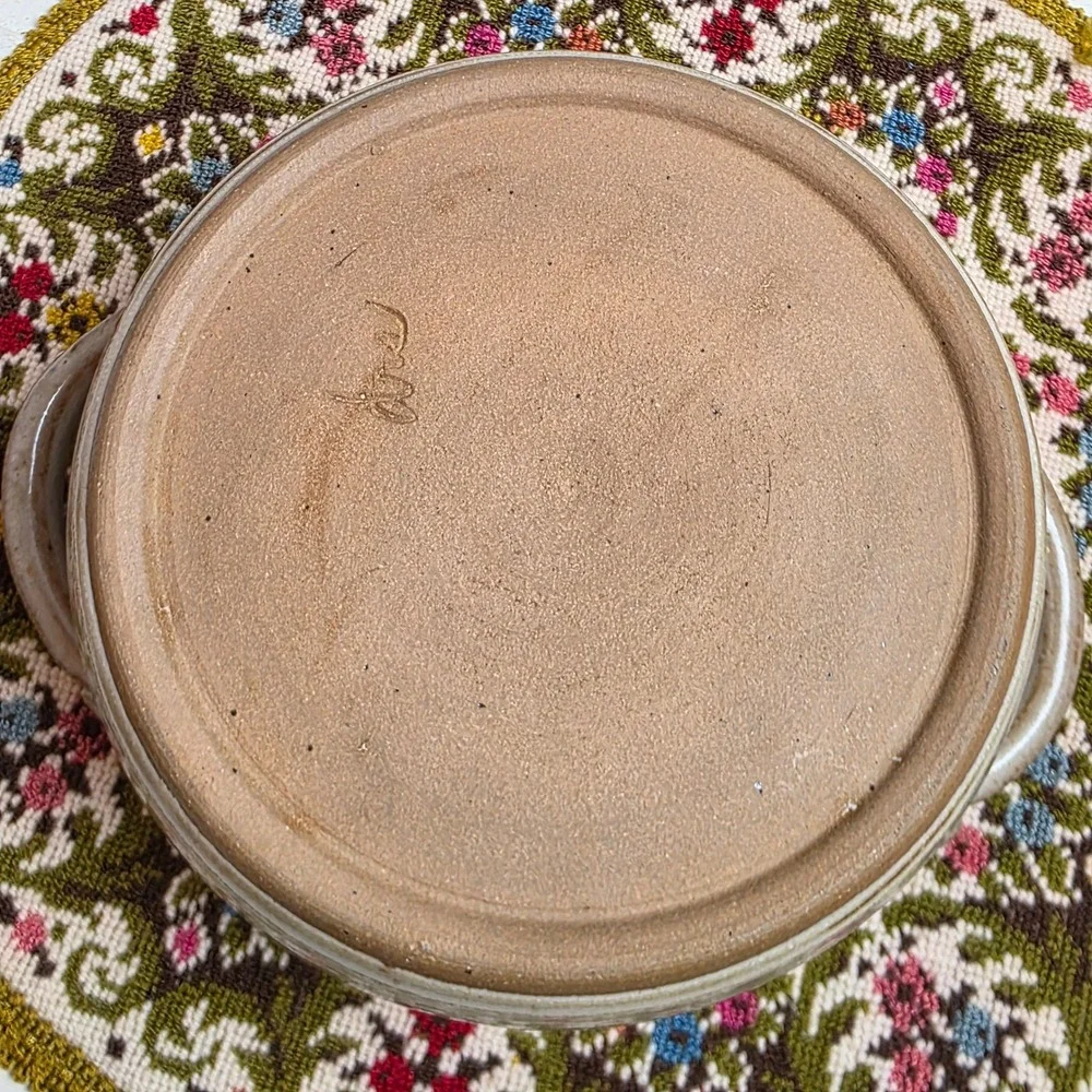 Pottery‎ Lidded Bean Pot Speckled Beige Floral Stamped Stoneware Tureen